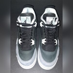 Nike Air Jordan 4 Retro “Fear”  Sneakers, Youth 6.5 / Women’s 8.
